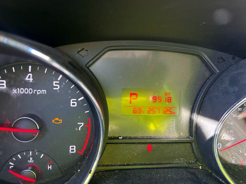 2017 Kia SEDONA VIN KNDMA5C18H6259666 COPART salvage auction — NORMAL WEAR, MA - CERTIFICATE OF TITLE (P), sold $700 on 2026-07-02 (photo 8)