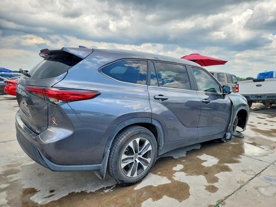 2023 Toyota Highlander VIN 5TDKDRAHXPS001993 COPART salvage auction — UNDERCARRIAGE, Tx - Salvage Vehicle Title, sold $2,100 on 2026-07-27 (photo 3)
