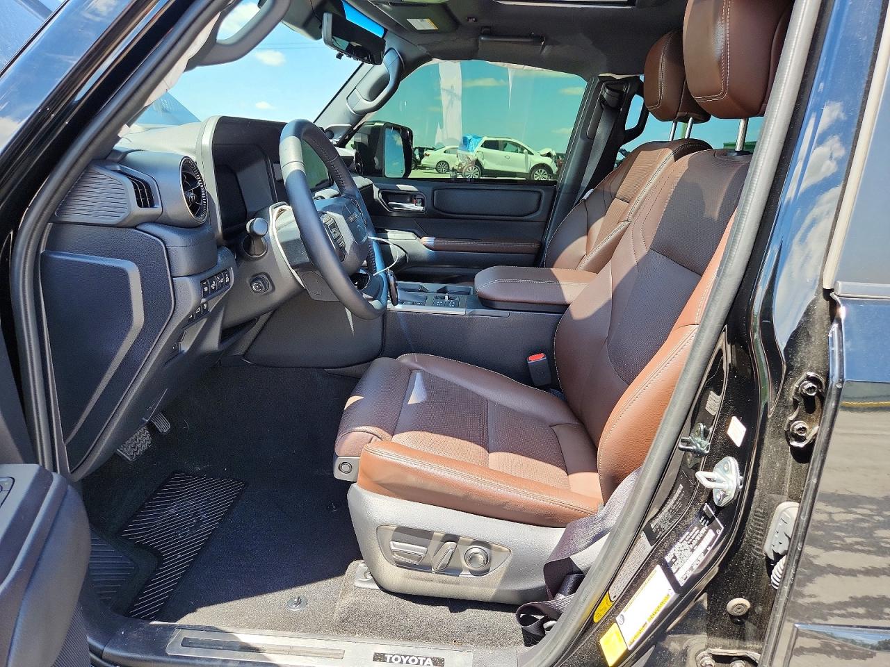 2025 Toyota Land Cruiser VIN JTEABFAJ8S5014187 COPART salvage auction — Side, TN - SALVAGE CERTIFICATE, sold $47,500 on 2026-06-29 (photo 7)