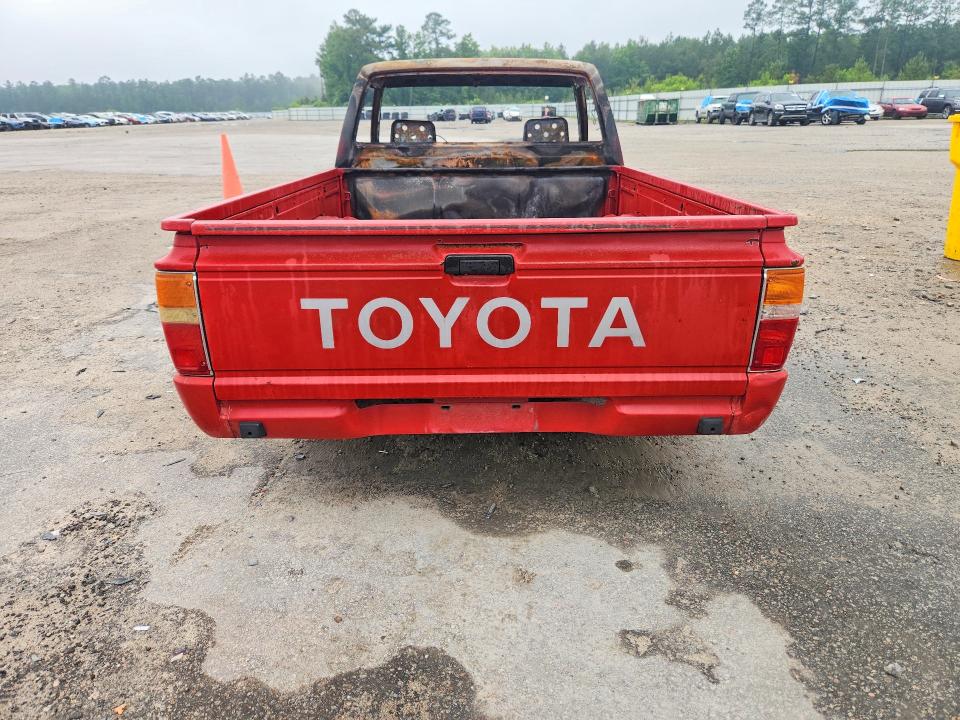 1987 Toyota Pickup VIN JT4RN50RXH0292255 COPART salvage auction — ENGINE BURN, Sc - Non-Reb & Rem Salvage Title, sold $350 on 2026-07-27 (photo 6)