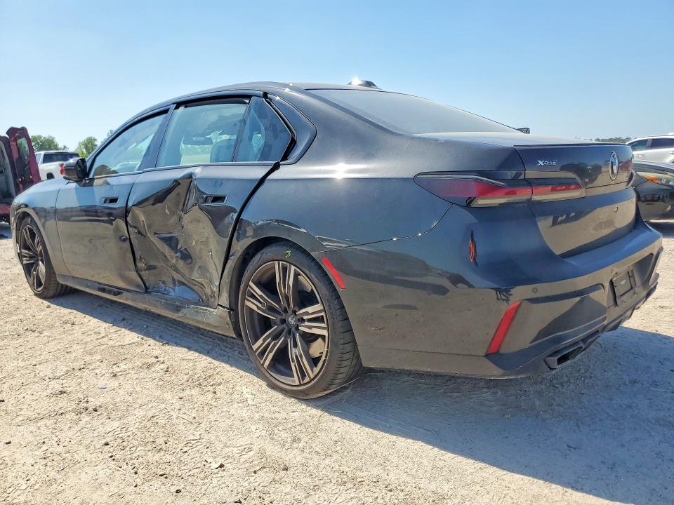 2023 BMW 7er VIN WBA33EJ01PCL68158 COPART salvage auction — SIDE, Tx - Salvage Vehicle Title, sold $49,250 on 2026-07-07 (photo 2)