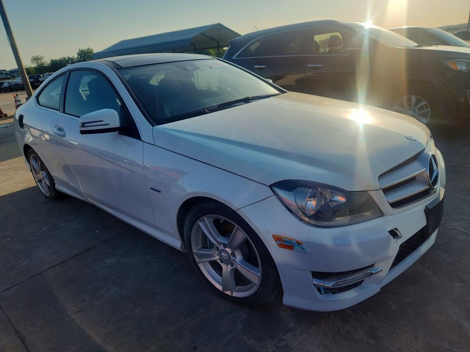 2012 Mercedes-benz C-klasse VIN WDDGJ4HB2CF820502 COPART salvage auction — FRONT END, TX - CERTIFICATE OF TITLE, sold $900 on 2026-08-13 (photo 4)