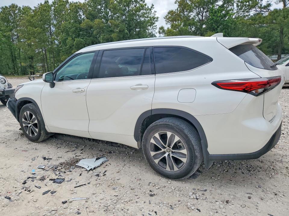 2021 Toyota Highlander VIN 5TDGZRAH9MS043851 COPART salvage auction — FRONT END, Tx - Certificate Of Title, sold $17,700 on 2026-07-07 (photo 2)