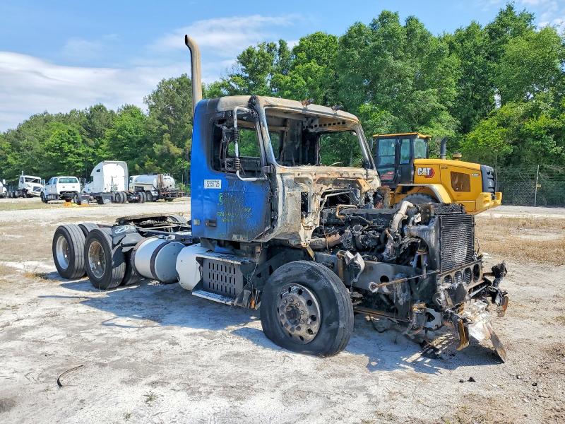 2014 Volvo Vn VIN 4V4NC9EHXEN162751 — COPART salvage auction photo