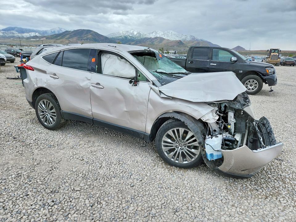 2022 Toyota Venza VIN JTEAAAAH2NJ099851 COPART salvage auction — ROLLOVER, Ut - Salvage Certificate, sold $2,600 on 2026-07-10 (photo 4)