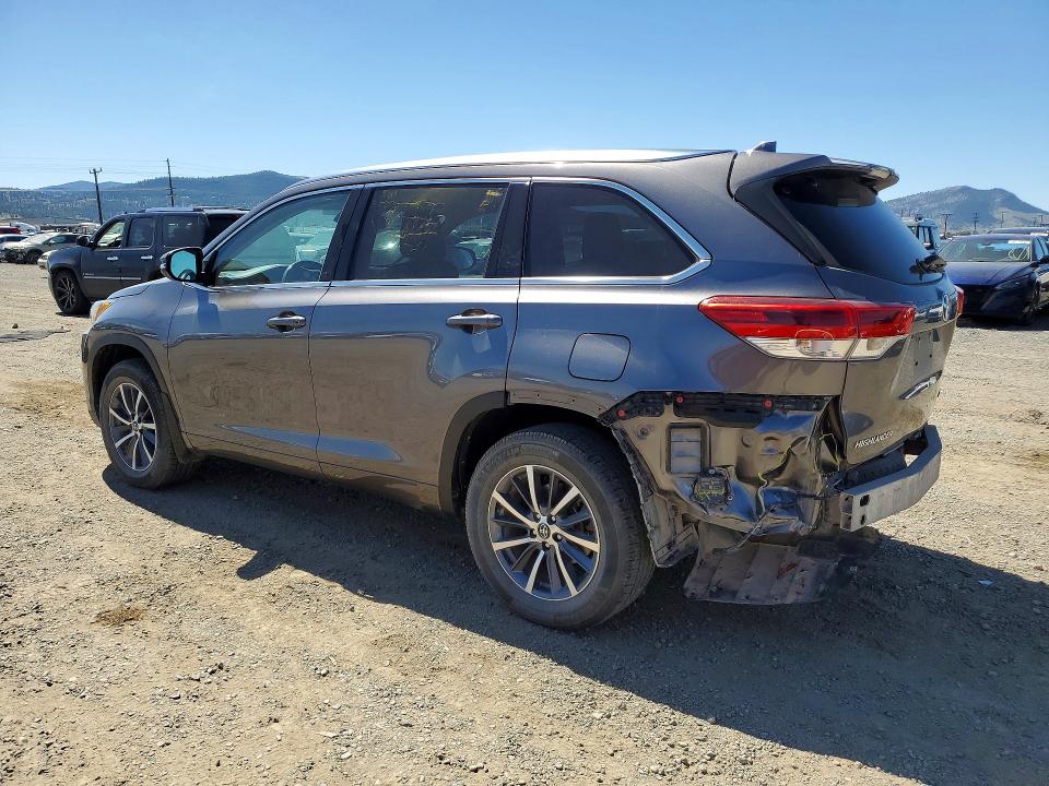 2018 Toyota Highlander VIN 5TDJZRFH5JS560574 COPART salvage auction — REAR END, Salvage Title, sold $12,300 on 2026-08-25 (photo 2)