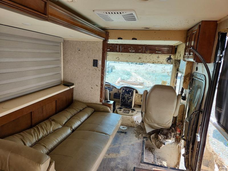 2017 Thor Motor coach VIN 1F66F5DY7H0A12750 COPART salvage auction — ROLLOVER, NC - SALVAGE CERTIFICATE OF TITLE, sold $6,000 on 2026-09-18 (photo 5)