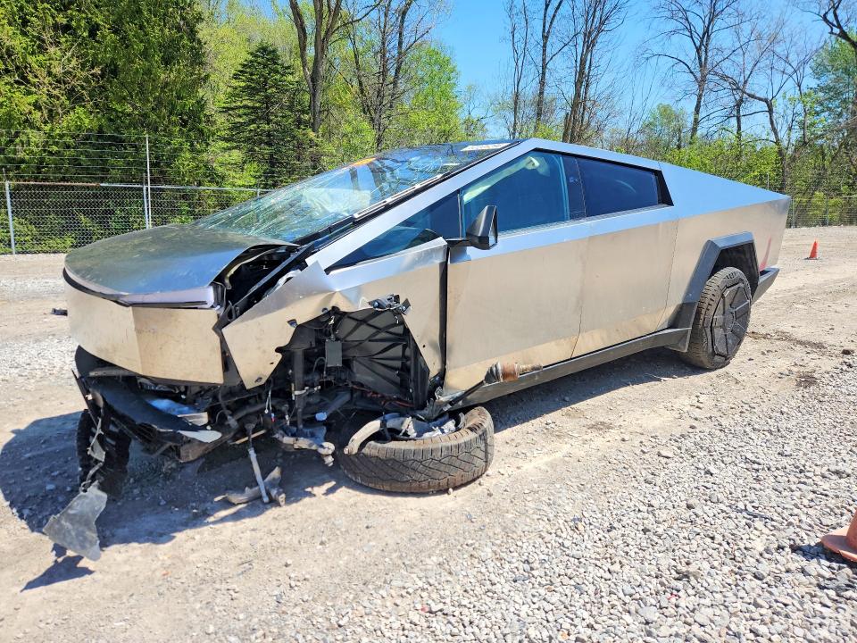 2025 Tesla Cybertruck VIN 7G2CEHED1SA061056 — COPART salvage auction photo
