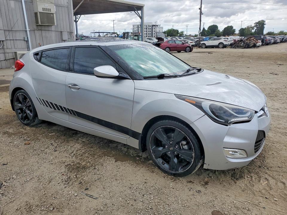 2013 Hyundai Veloster VIN KMHTC6AD4DU101111 COPART salvage auction — MINOR DENT/SCRATCHES, Mt - Dis/Dlr/Exp Only Clean Title, sold $725 on 2026-07-13 (photo 4)