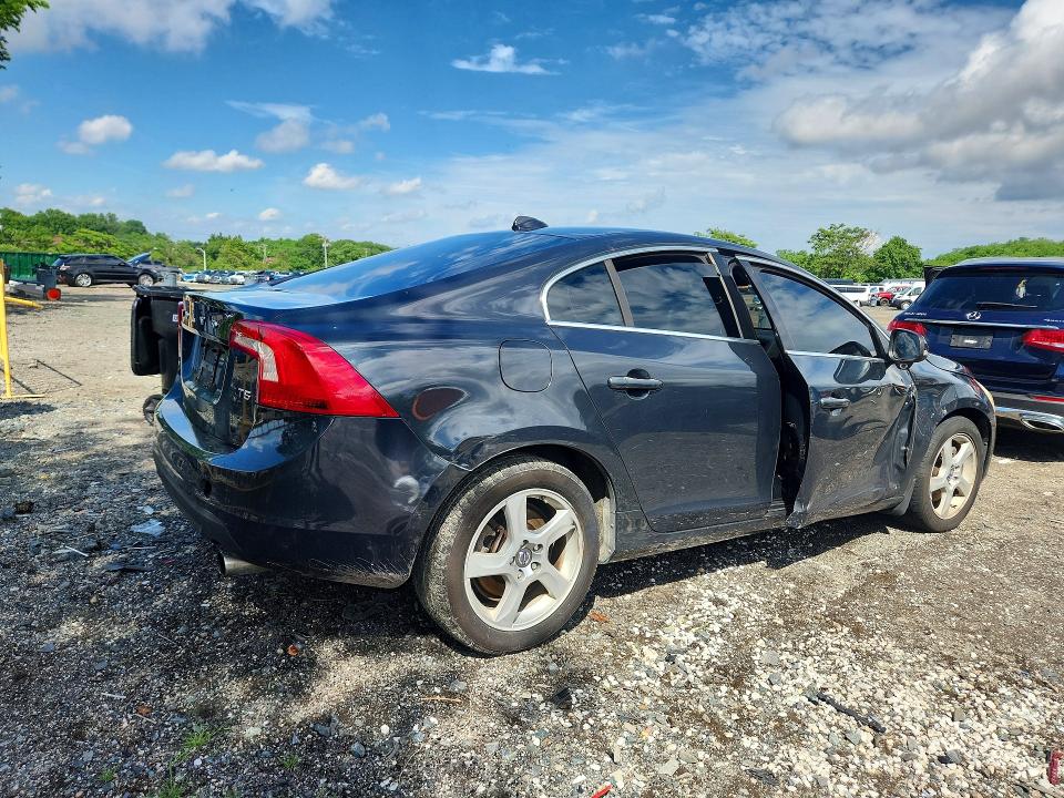 2012 Volvo VIN YV1622FS8C2125002 COPART salvage auction — SIDE, Id - Salvage Certificate Of Title, sold $375 on 2026-08-18 (photo 3)