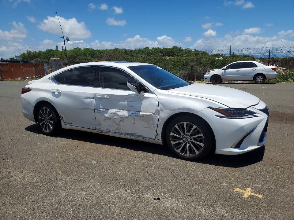 2019 Lexus ES VIN JTHB21B17K2002574 COPART salvage auction — SIDE, Hi - Certificate Of Salvage, sold $2,400 on 2026-07-20 (photo 4)