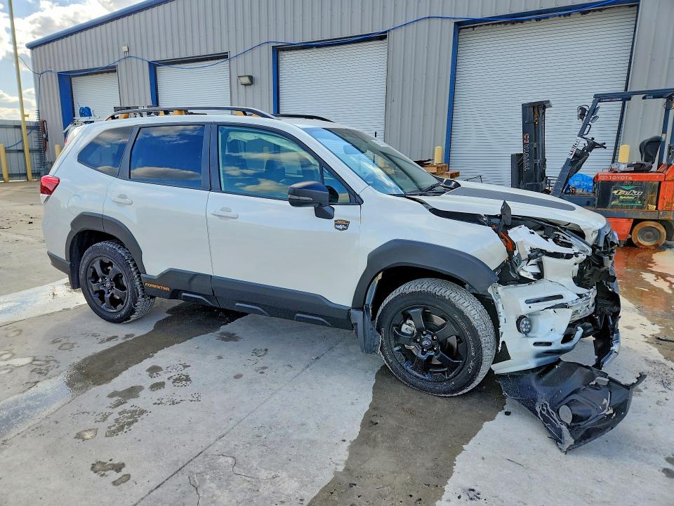 2025 Subaru Forester VIN JF2SKAJC2SH404733 COPART salvage auction — FRONT END, Il - Salvage Certificate, sold $10,100 on 2026-07-20 (photo 4)