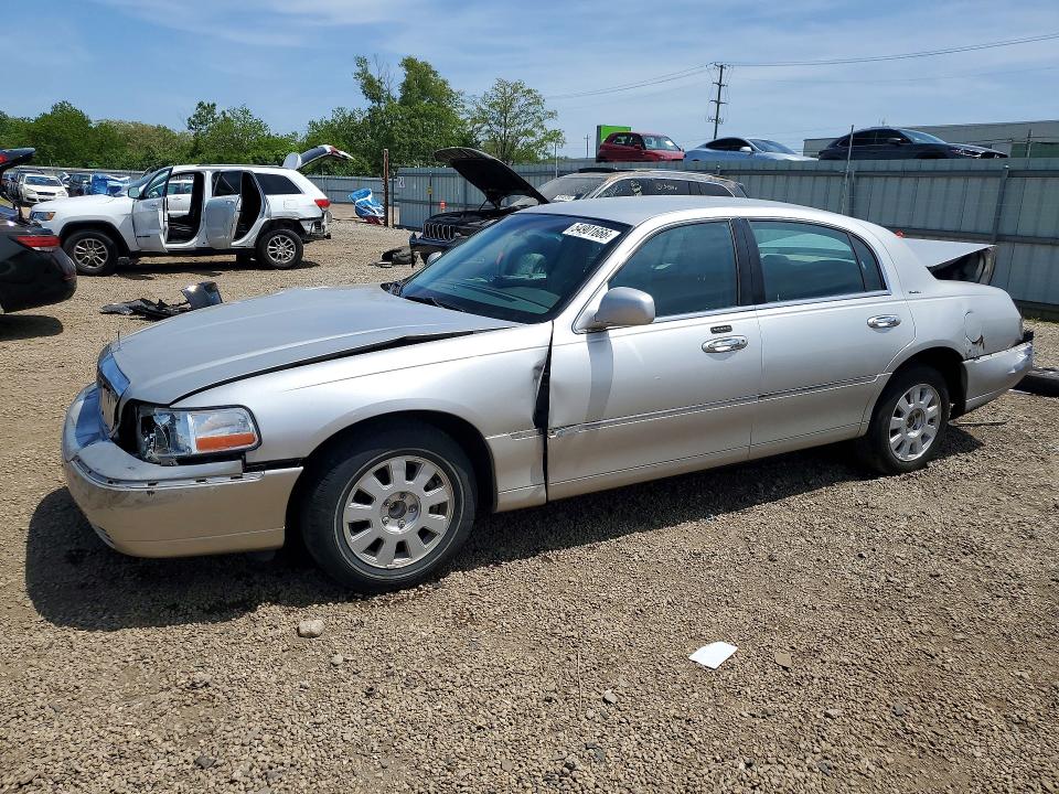 2003 Lincoln TOWN CAR VIN 1LNHM81WX3Y653722 COPART salvage auction — REAR END, Il - Salvage Certificate, sold $300 on 2026-07-10 (photo 1)