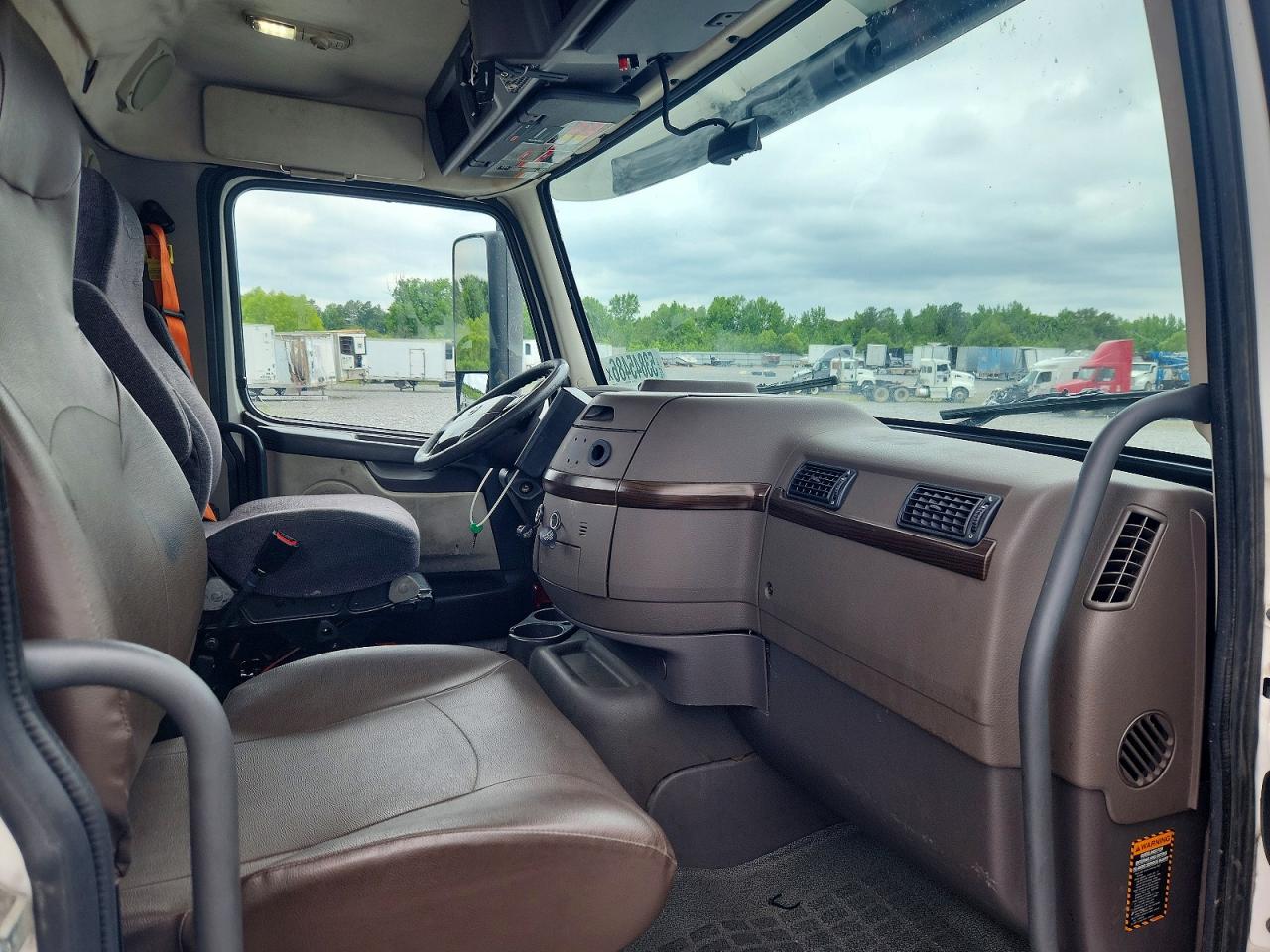 2017 Volvo VNL VIN 4V4N39TG5HN988017 COPART salvage auction — Normal Wear, IN - CERTIFICATE OF TITLE, sold $5,000 on 2026-07-07 (photo 5)
