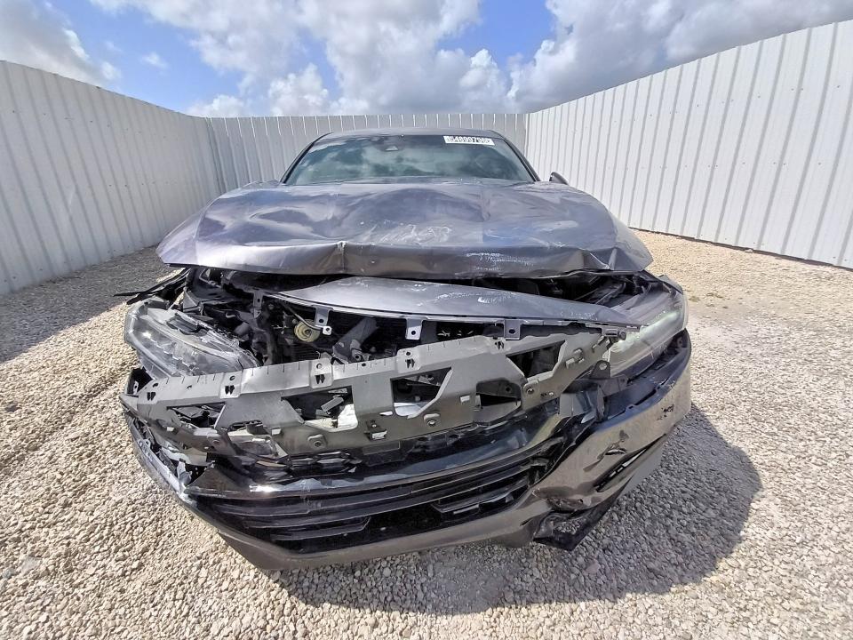 2018 Honda Accord VIN 1HGCV1F35JA259148 COPART salvage auction — FRONT END, Fl - Certificate Of Title, sold $2,300 on 2026-07-02 (photo 5)