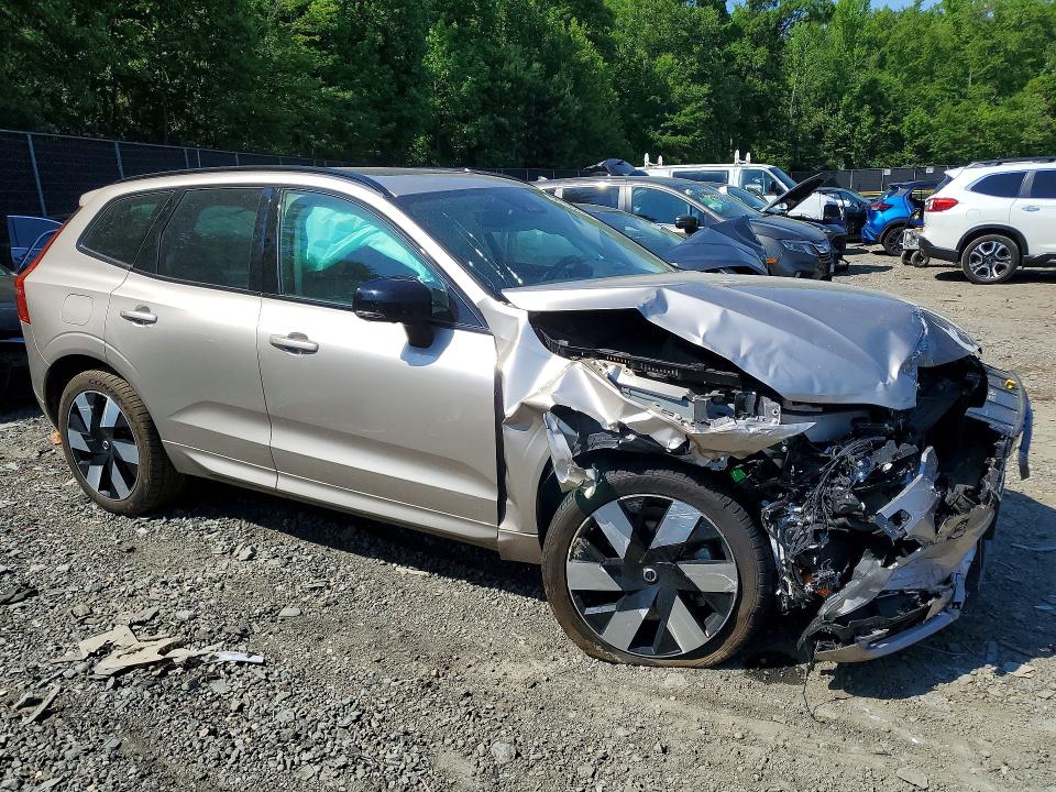 2025 Volvo Xc60 VIN YV4H60RC0S1068131 COPART salvage auction — FRONT END, MD - CERT OF SALVAGE > 75% DAMAGE, sold $8,800 on 2026-07-31 (photo 4)