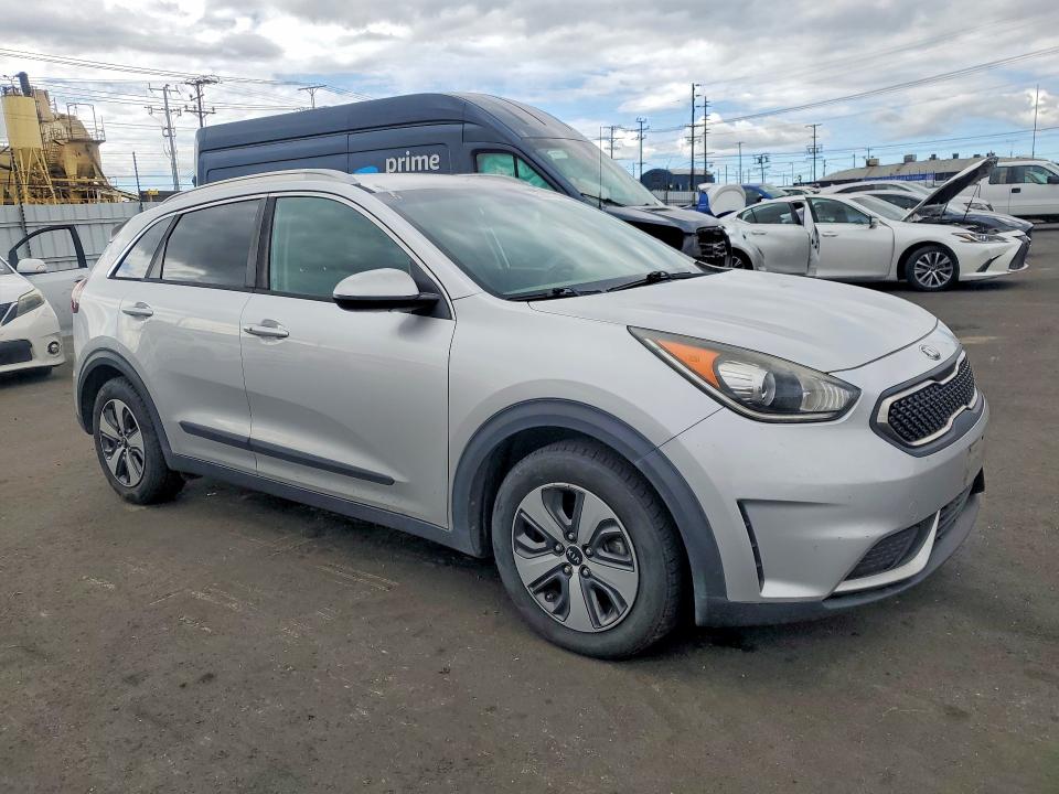 2017 Kia Niro VIN KNDCB3LC0H5044920 COPART salvage auction — MINOR DENT/SCRATCHES, Ca - Dis/Dlr/Exp Only Clean Title, sold $1,450 on 2026-07-15 (photo 4)