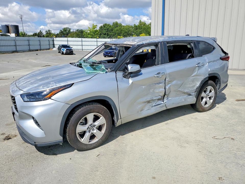 2024 Toyota Highlander VIN 5TDKDRAH9RS528488 — COPART salvage auction photo