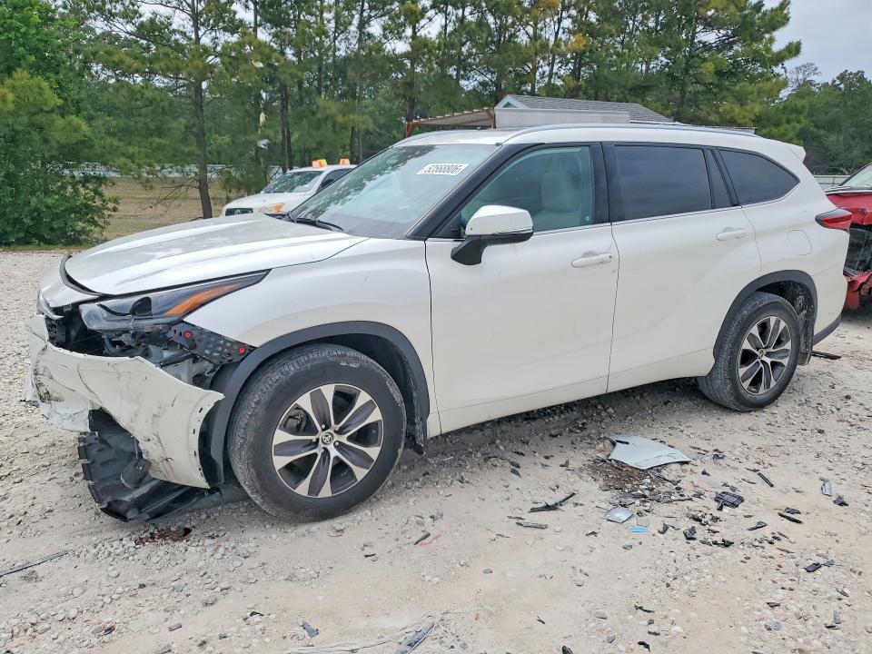 2021 Toyota Highlander VIN 5TDGZRAH9MS043851 COPART salvage auction — FRONT END, Tx - Certificate Of Title, sold $17,700 on 2026-07-07 (photo 1)
