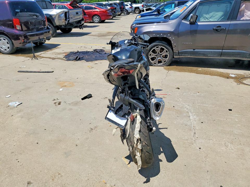 2026 Kawasaki Zx VIN JKBZXJJ19TA047757 COPART salvage auction — ROLLOVER, KY - BILL OF SALE/PART ONLY/NO TITL, sold $3,100 on 2026-07-15 (photo 4)