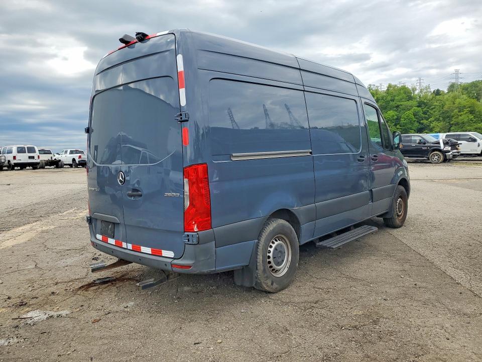 2019 Mercedes-benz Sprinter VIN WD4PF0CD3KP040651 COPART salvage auction — MINOR DENT/SCRATCHES, Wa - Vehicle Cert Of Ownership-Titl, sold $12,600 on 2026-07-29 (photo 3)
