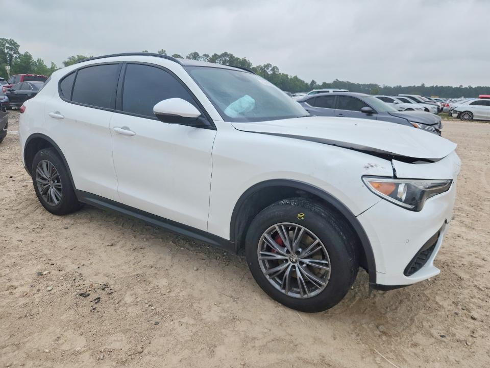 2022 Alfa romeo Stelvio VIN ZASPAJANXN7D26857 COPART salvage auction — FRONT END, Tx - Salvage Vehicle Title, sold $200 on 2026-07-21 (photo 4)