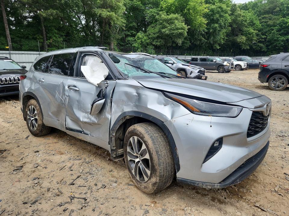 2021 Toyota Highlander VIN 5TDGZRBH4MS546931 COPART salvage auction — ROOF, Salvage Title, sold $275 on 2026-07-24 (photo 4)