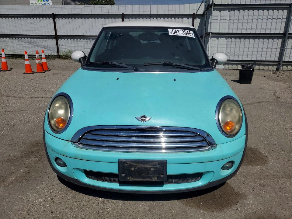 2009 Mini Cooper VIN WMWMF33519TW79262 COPART salvage auction — MINOR DENT/SCRATCHES, Ca - Dis/Dlr/Exp Clean W/Salv Hist, sold $225 on 2026-08-14 (photo 5)