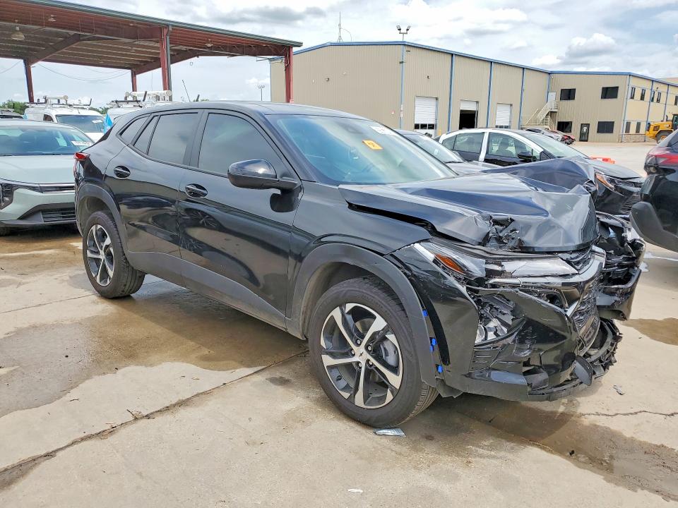 2025 Chevrolet Trax VIN KL77LGEP1SC321712 COPART salvage auction — FRONT END, Tx - Certificate Of Title, sold $3,200 on 2026-07-07 (photo 4)