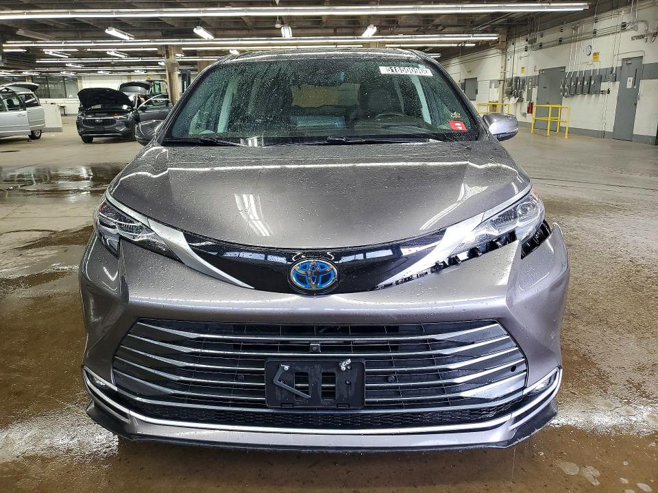 2024 Toyota Sienna VIN 5TDESKFC0RS151511 COPART salvage auction — FRONT END, Il - Certificate Of Title, sold $26,500 on 2026-07-07 (photo 5)