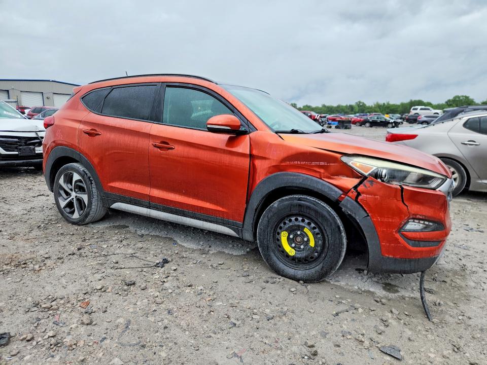 2017 Hyundai Tucson VIN KM8J33A28HU557350 COPART salvage auction — FRONT END, Il - Salvage Certificate, sold $3,500 on 2026-07-29 (photo 4)