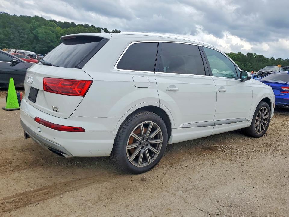 2017 Audi Q7 VIN WA1LAAF7XHD034787 COPART salvage auction — MINOR DENT/SCRATCHES, Mo - Certificate Of Title (P), sold $6,500 on 2026-07-10 (photo 3)