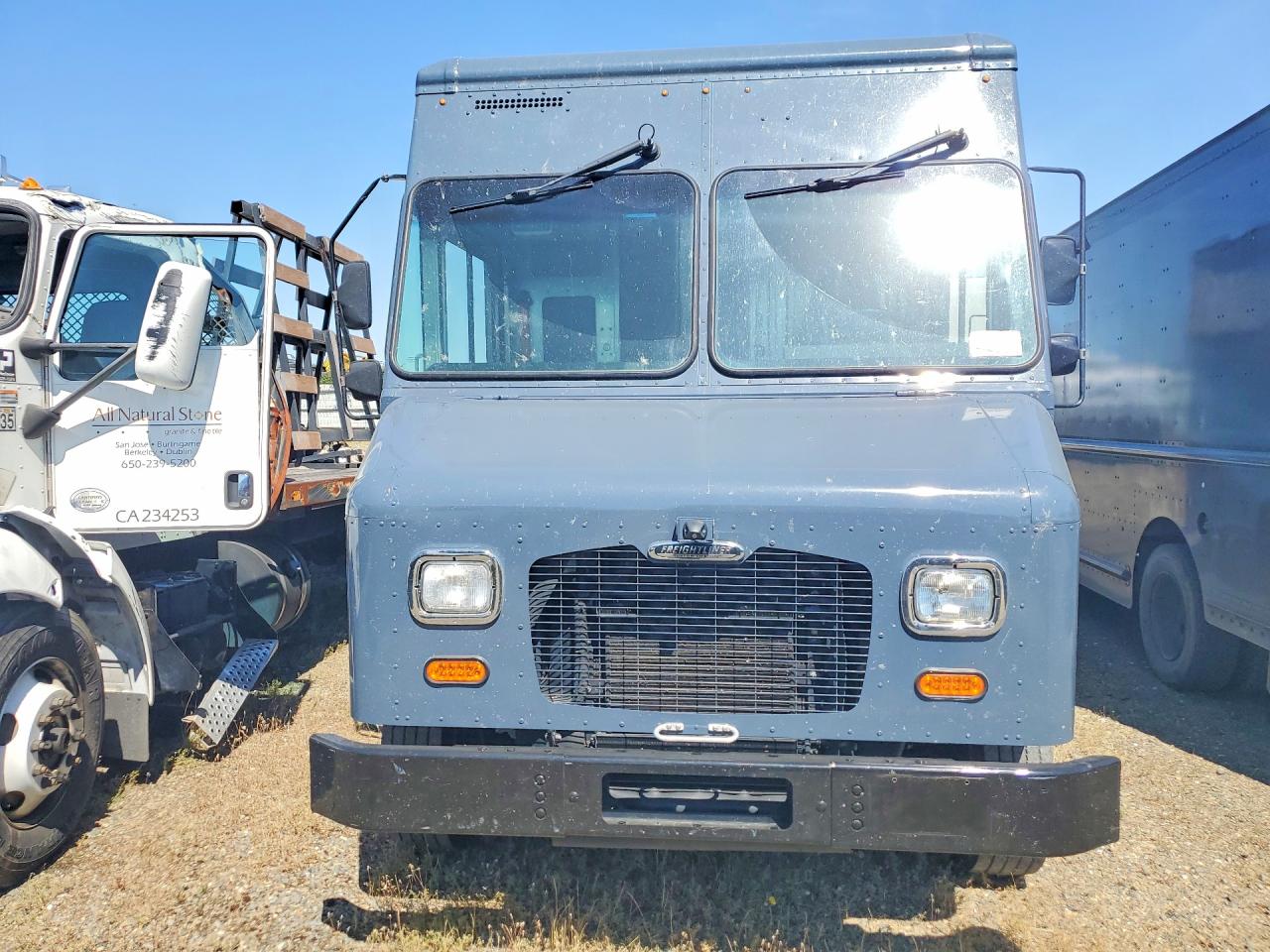 2021 Freightliner Chassis VIN 4UZAC2GA4MCMM9252 COPART salvage auction — Minor Dent/Scratches, CA - CERTIFICATE OF TITLE, sold $15,300 on 2026-05-26 (photo 5)