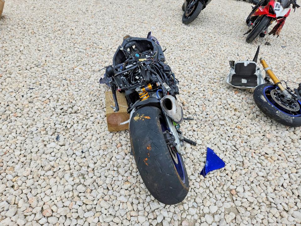 2016 Yamaha Yzfr1m VIN JYARN40E8GA000517 COPART salvage auction — ALL OVER, Tx - Salvage Vehicle Title, sold $2,100 on 2026-07-16 (photo 4)