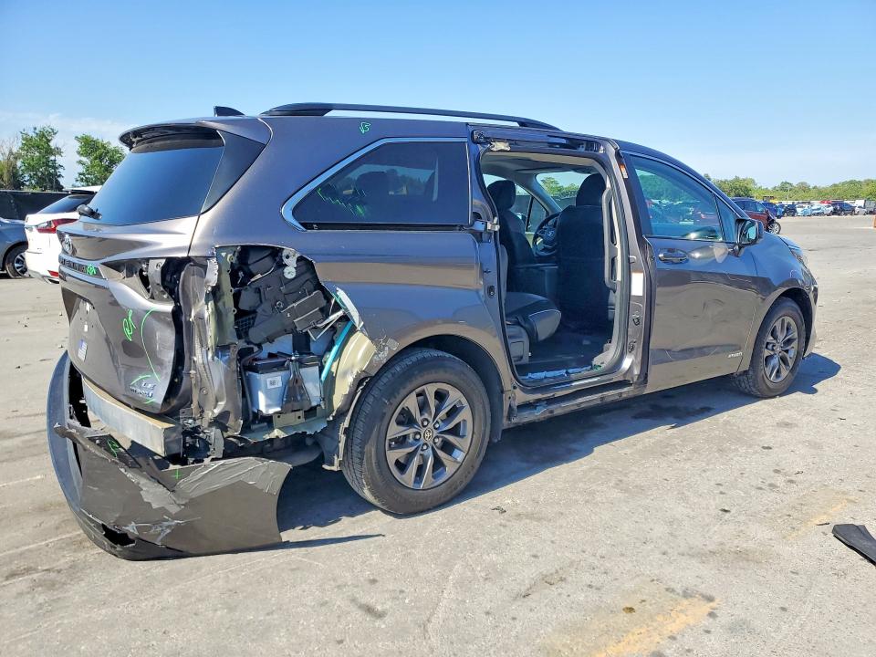 2021 Toyota VIN 5TDBSKFC0MS023460 COPART salvage auction — SIDE, Salvage Title, sold $4,000 on 2026-07-28 (photo 3)