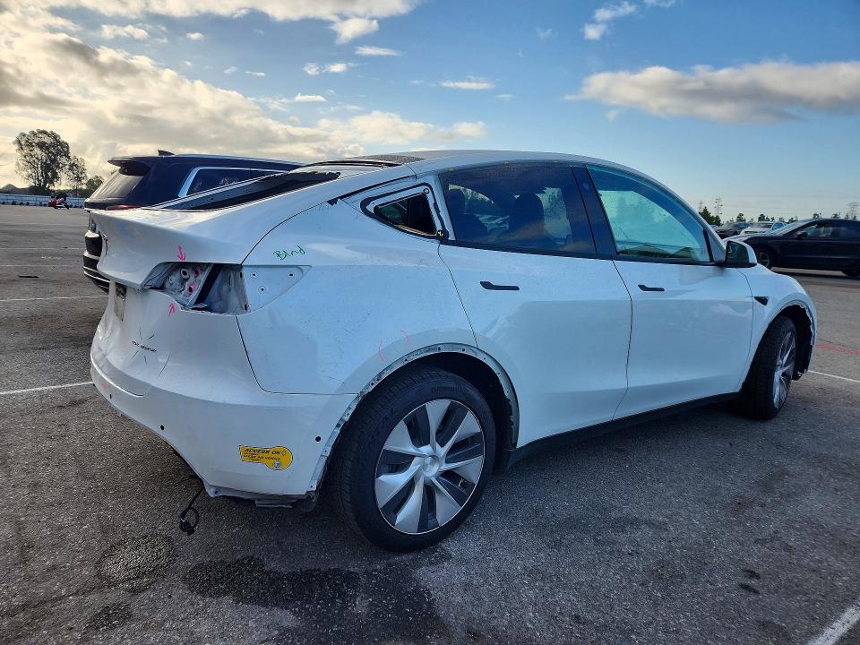 2022 Tesla Model y VIN 7SAYGDEE7NF355804 COPART salvage auction — REAR END, Ca - Salvage Certificate, sold $8,800 on 2026-07-28 (photo 3)