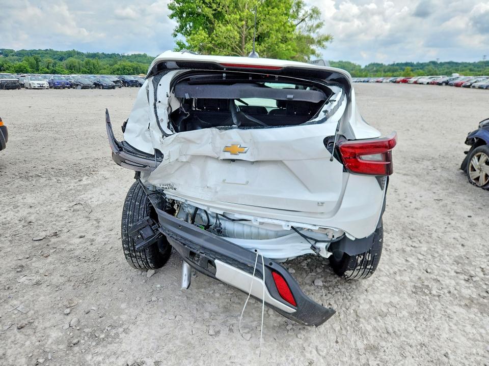 2025 Chevrolet Trax VIN KL77LHEP8SC057586 COPART salvage auction — ROLLOVER, Wv - Salvage Certificate, sold $2,400 on 2026-07-27 (photo 6)