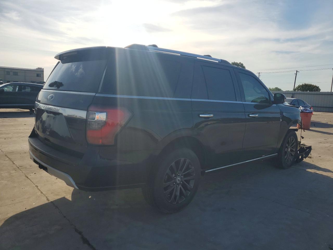 2021 Ford Expedition VIN 1FMJU1KT6MEA66546 COPART salvage auction — Front End, TX - SALVAGE VEHICLE TITLE, sold $7,800 on 2026-06-25 (photo 3)