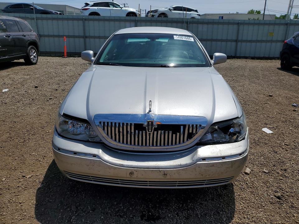2003 Lincoln TOWN CAR VIN 1LNHM81WX3Y653722 COPART salvage auction — REAR END, Il - Salvage Certificate, sold $300 on 2026-07-10 (photo 5)