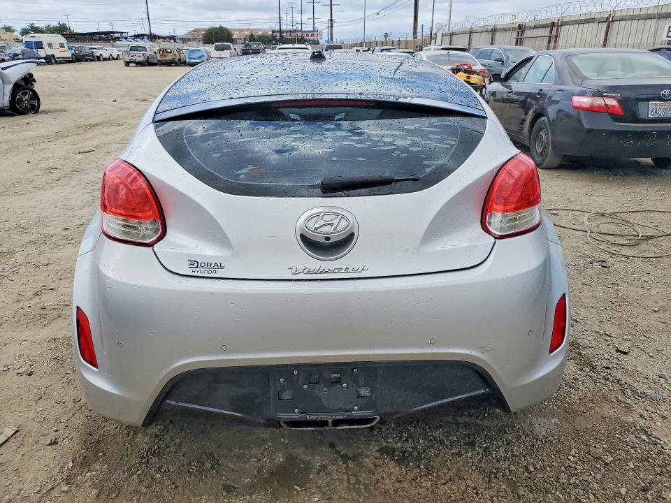 2013 Hyundai Veloster VIN KMHTC6AD4DU101111 COPART salvage auction — MINOR DENT/SCRATCHES, Mt - Dis/Dlr/Exp Only Clean Title, sold $725 on 2026-07-13 (photo 6)