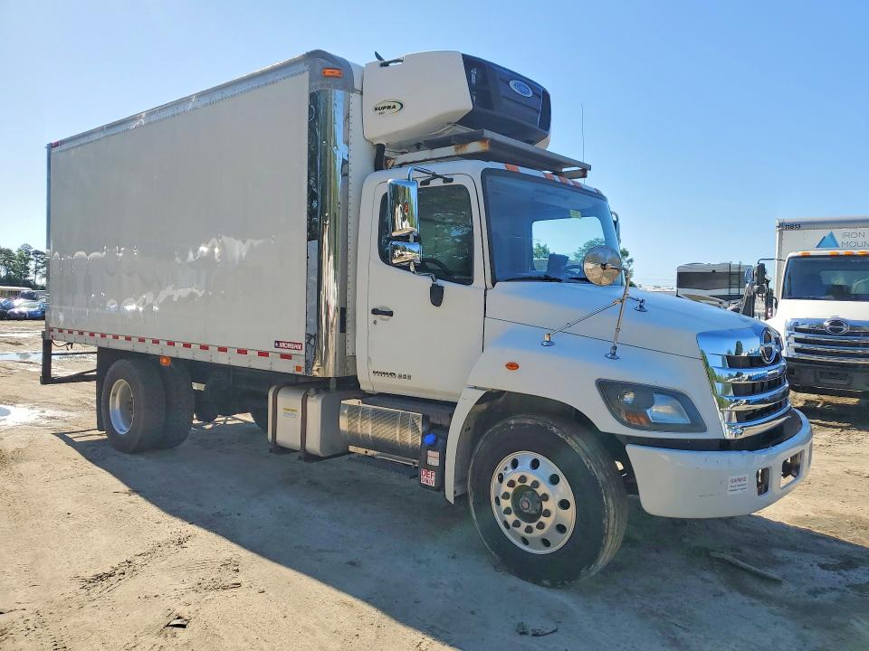 2017 Hino 258/268 VIN 5PVNJ8JM3H4S50730 COPART salvage auction — MINOR DENT/SCRATCHES, MA - CERTIFICATE OF TITLE (P), sold $13,500 on 2026-07-21 (photo 4)