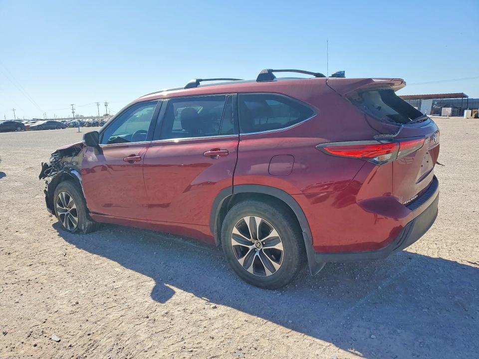 2022 Toyota Highlander VIN 5TDGZRAH3NS550634 COPART salvage auction — SIDE, TX - SALVAGE VEHICLE TITLE, sold $9,800 on 2026-07-15 (photo 2)