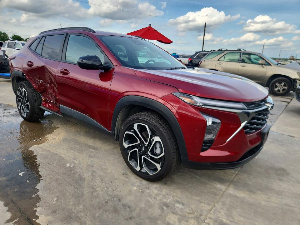 2025 Chevrolet Trax VIN KL77LJEP7SC216055 COPART salvage auction — SIDE, Tx - Salvage Vehicle Title, sold $7,000 on 2026-07-02 (photo 4)