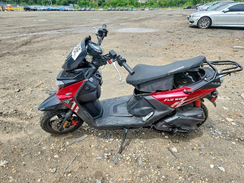 2025 Scooter Zhilong frigo VIN HZ2TCDMD5S1000843 COPART salvage auction — VANDALISM, MD - CERT OF SALVAGE > 75% DAMAGE, sold $125 on 2026-07-09 (photo 3)