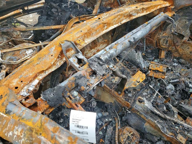 2007 BMW 3 series VIN WBAVC93547KX53700 COPART salvage auction — BURN, ON - PERMIT IRREPAIRABLE, sold $100 on 2026-07-14 (photo 9)