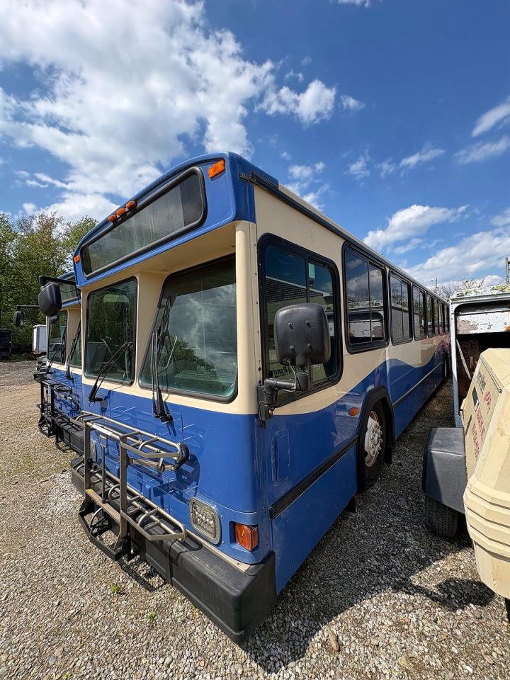 2006 Gillig Transit Bus VIN 15GCD291761112749 COPART salvage auction — Normal Wear, MA - CERTIFICATE OF TITLE (P), sold $425 on 2026-07-07 (photo 1)
