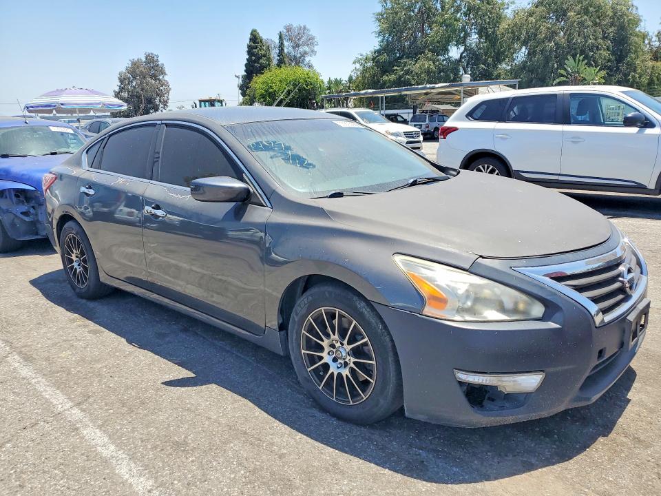 2013 Nissan Altima VIN 1N4AL3AP1DN418719 COPART salvage auction — MINOR DENT/SCRATCHES, Ca - Cert Of Title-Salvaged, sold $525 on 2026-07-02 (photo 4)