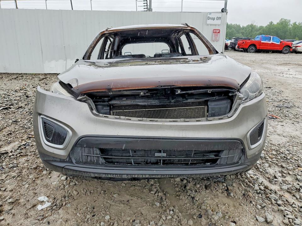 2018 Kia Sorento VIN 5XYPG4A39JG386746 COPART salvage auction — INTERIOR BURN, KY - BILL OF SALE/PART ONLY/NO TITL, sold $275 on 2026-07-23 (photo 5)