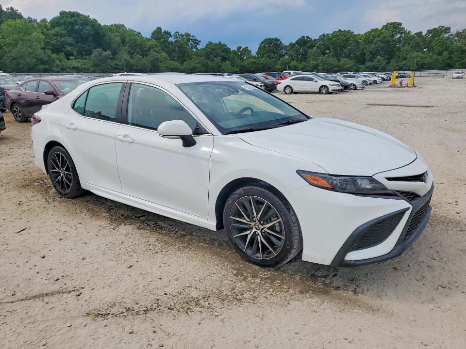 2024 Toyota Camry VIN 4T1G11AK2RU843314 COPART salvage auction — MINOR DENT/SCRATCHES, Fl - Certificate Of Title (P), sold $15,200 on 2026-07-30 (photo 4)