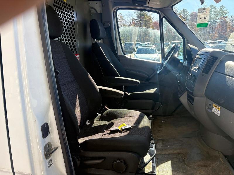 2017 Mercedes-benz Sprinter VIN WD3PE7CD0HP545863 COPART salvage auction — MINOR DENT/SCRATCHES, Me - Certificate Of Title (P), sold $8,900 on 2026-07-03 (photo 5)